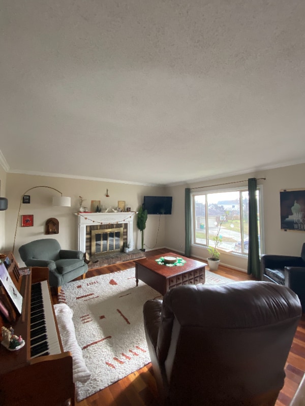 property at 1585 Concord Cir