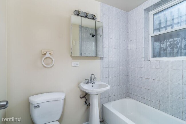 2523 E 75th St-Unit -Unit 209 in Chicago, IL - Building Photo - Building Photo