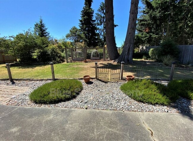 property at 131 Leslie Ln