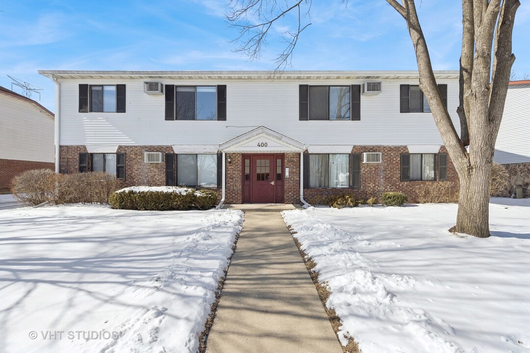 400 Echo Ln in Aurora, IL - Building Photo