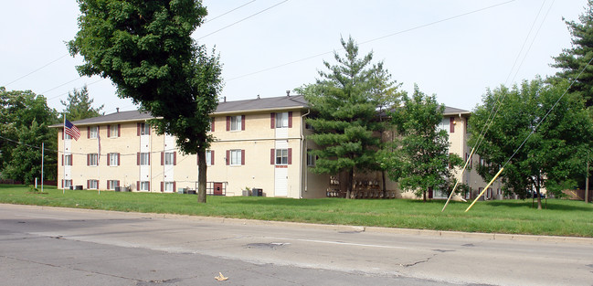 Courtyards at Roselawn Park in Indianapolis, IN - Foto de edificio - Building Photo