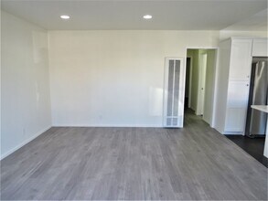 617 W Balboa Blvd in Newport Beach, CA - Building Photo - Building Photo