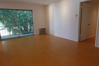 546 N Flores St, Unit 6 in West Hollywood, CA - Foto de edificio - Building Photo