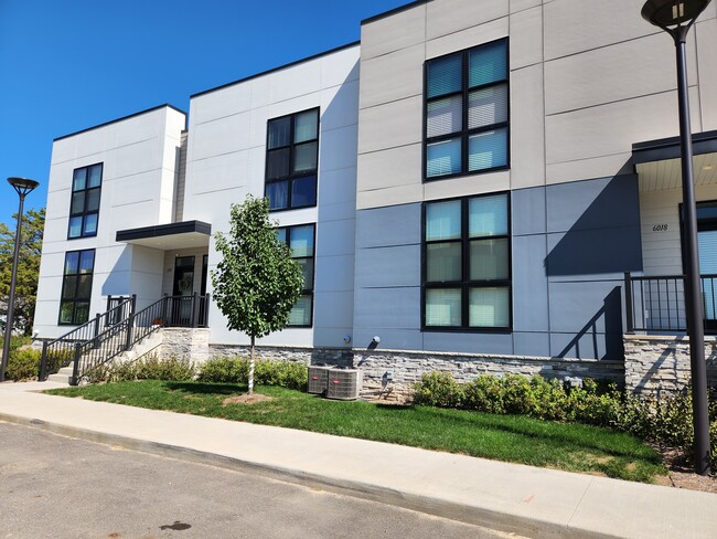 Portview Townhomes in Grand Rapids, MI - Foto de edificio - Building Photo