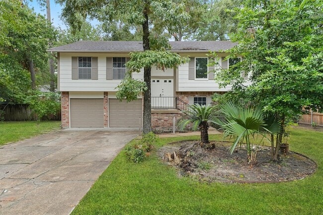 property at 2247 Oak Shores Dr