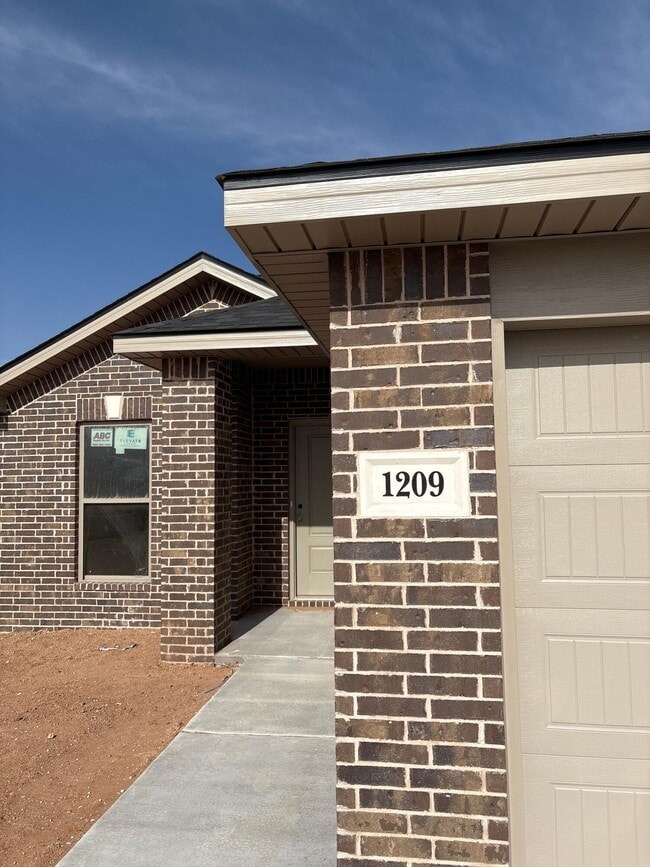 property at 1209 Cottonwood Ave