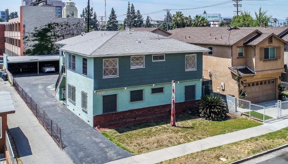 14348 Gilmore St in Van Nuys, CA - Building Photo