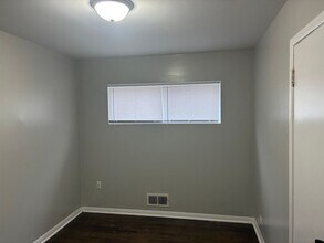 1235 King Cir in South Holland, IL - Building Photo - Building Photo