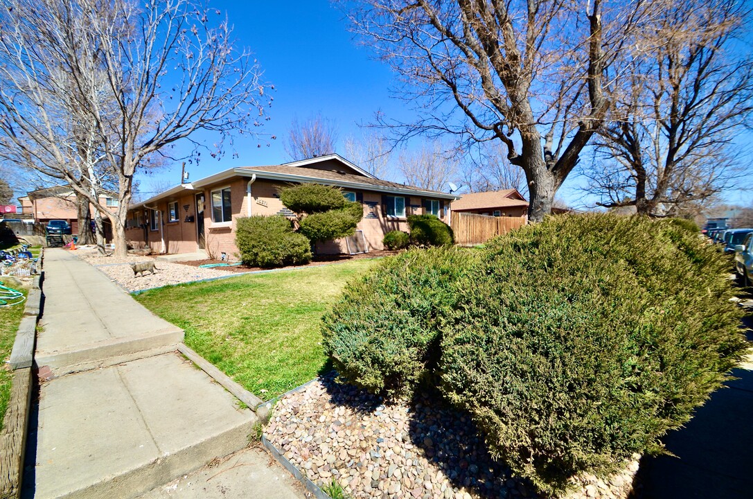 10271 W 59th Ave in Arvada, CO - Building Photo