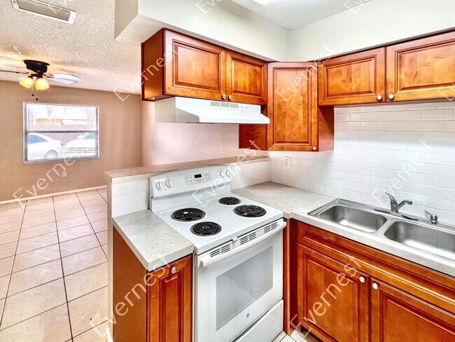 1063 Spirit Lake Rd in Winter Haven, FL - Building Photo - Building Photo