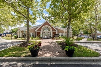 Kingscrest Apartments in Frederick, MD - Foto de edificio - Building Photo