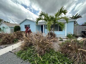 1305 N J Ter in Lake Worth Beach, FL - Building Photo