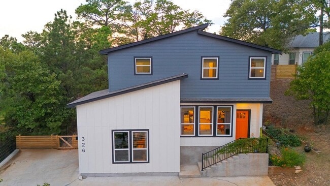 326 Tahitian Dr in Bastrop, TX - Building Photo - Building Photo