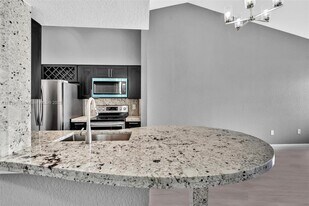 2811 N Oakland Forest Dr in Oakland Park, FL - Building Photo