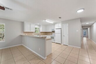 622 Foster St in Tomball, TX - Building Photo - Building Photo