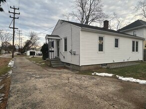 938 Allen Rd in Jackson, MI - Building Photo - Building Photo