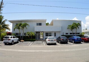 1705 N Riverside Dr, Unit 6 in Pompano Beach, FL - Building Photo - Building Photo