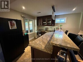 30 Knole Haven Dr in Aurora, ON - Building Photo - Building Photo