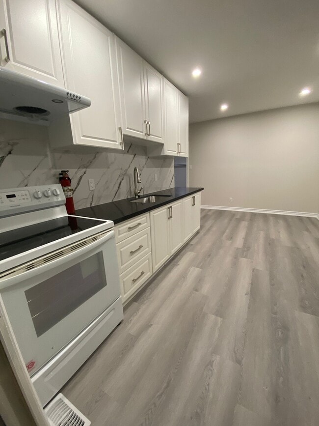 property at 35 Amberley Dr