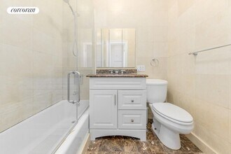 73 W 82 St in New York, NY - Foto de edificio - Building Photo