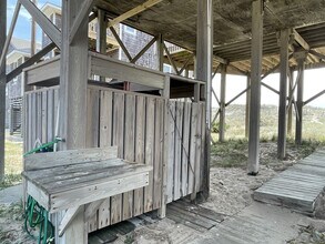 57154 Lighthouse Rd in Hatteras, NC - Foto de edificio - Building Photo