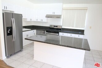 12205 Oxnard St in Los Angeles, CA - Building Photo - Building Photo