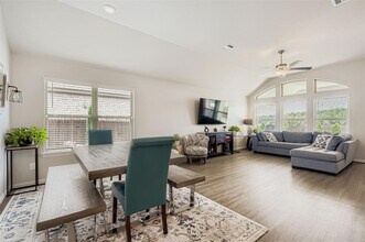 202 Pulitzer Dr in Hutto, TX - Building Photo - Building Photo