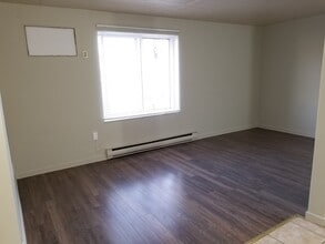 660 Wyandotte St W in Windsor, ON - Foto de edificio - Building Photo