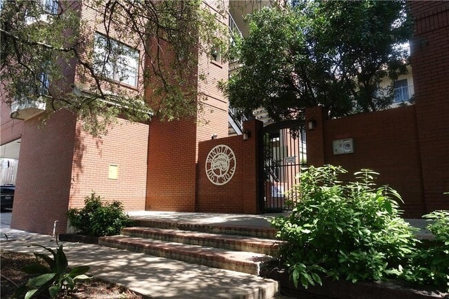 property at 106 E 30th St