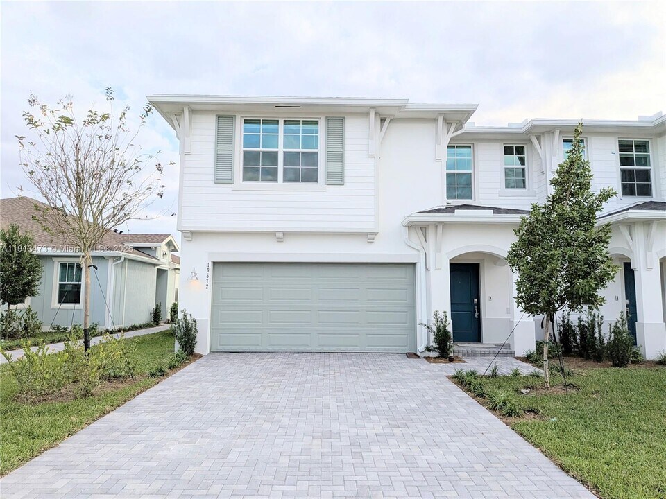 19553 Whispering Creek Rd in Loxahatchee, FL - Building Photo