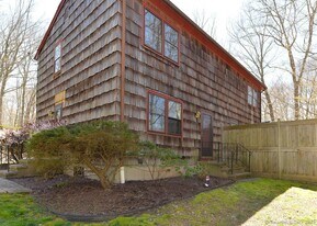 12 Church Rd in Southbury, CT - Building Photo