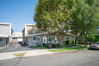 2119 E Westport Dr in Anaheim, CA - Building Photo - Building Photo