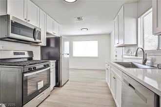 3481 S Myrtle Ave in Las Vegas, NV - Building Photo - Building Photo