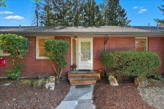 8650 SW Canyon Ln in Portland, OR - Building Photo - Building Photo