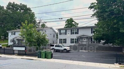 305 8th Ave E in Hendersonville, NC - Building Photo - Building Photo