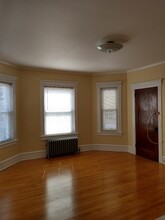 362 Pearce St, Unit 3 in Fall River, MA - Foto de edificio - Building Photo