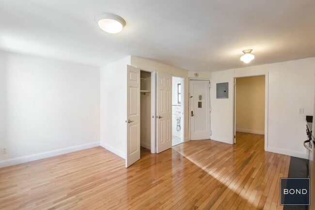 273 Mott St in New York, NY - Building Photo - Building Photo