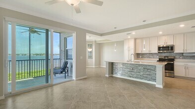 1030 Tidewater Shores Loop in Bradenton, FL - Building Photo - Building Photo