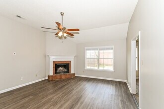 5505 Patsy Cir E in Memphis, TN - Foto de edificio - Building Photo