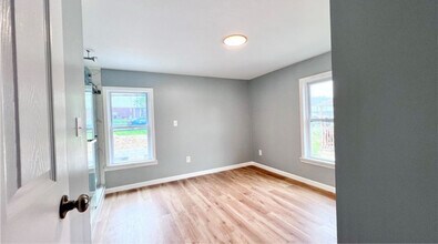 4484 1st St in Bethel Park, PA - Building Photo - Building Photo
