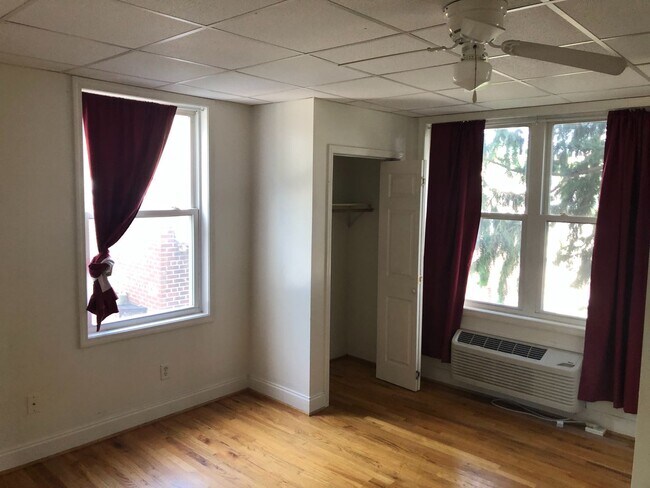 43 Ravenscroft Dr in Asheville, NC - Building Photo - Building Photo