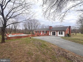 42 Wiest Ln in Gerrardstown, WV - Building Photo - Building Photo