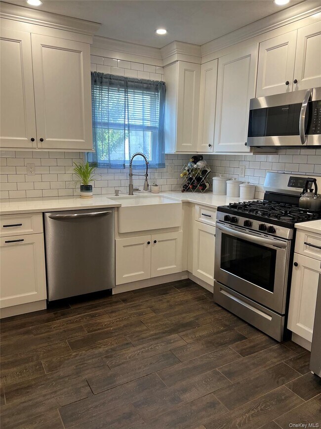 72 2nd Ave in East Rockaway, NY - Building Photo - Building Photo