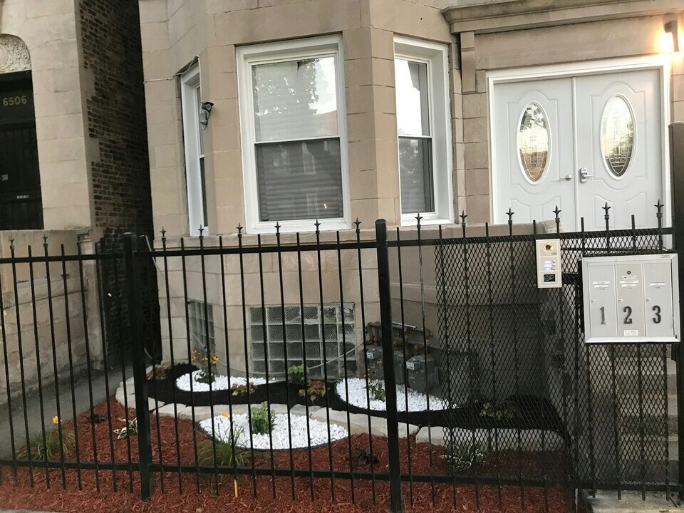 6504 S Maryland Ave in Chicago, IL - Building Photo