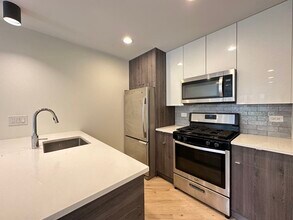 947 W Grace St in Chicago, IL - Building Photo - Building Photo