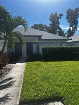 1940 Debbie St in Sarasota, FL - Building Photo