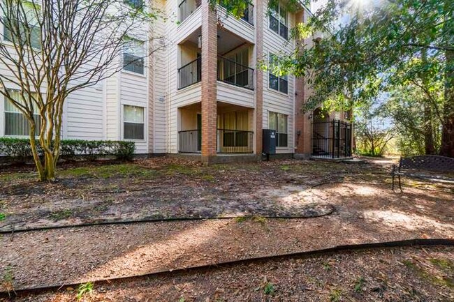 8051 Bay Branch Dr, Unit Unit 314 in Spring, TX - Foto de edificio - Building Photo