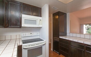 3523 Somerset Way in Carlsbad, CA - Building Photo - Building Photo