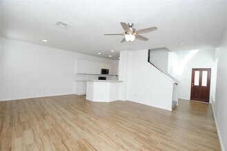 3212 Victorian Manor Ln in Houston, TX - Building Photo - Building Photo