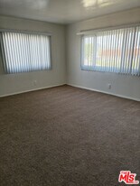 818 E Nutwood St in Inglewood, CA - Building Photo